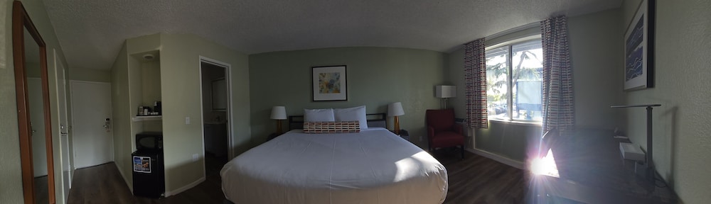 Marina Village Inn 14/50