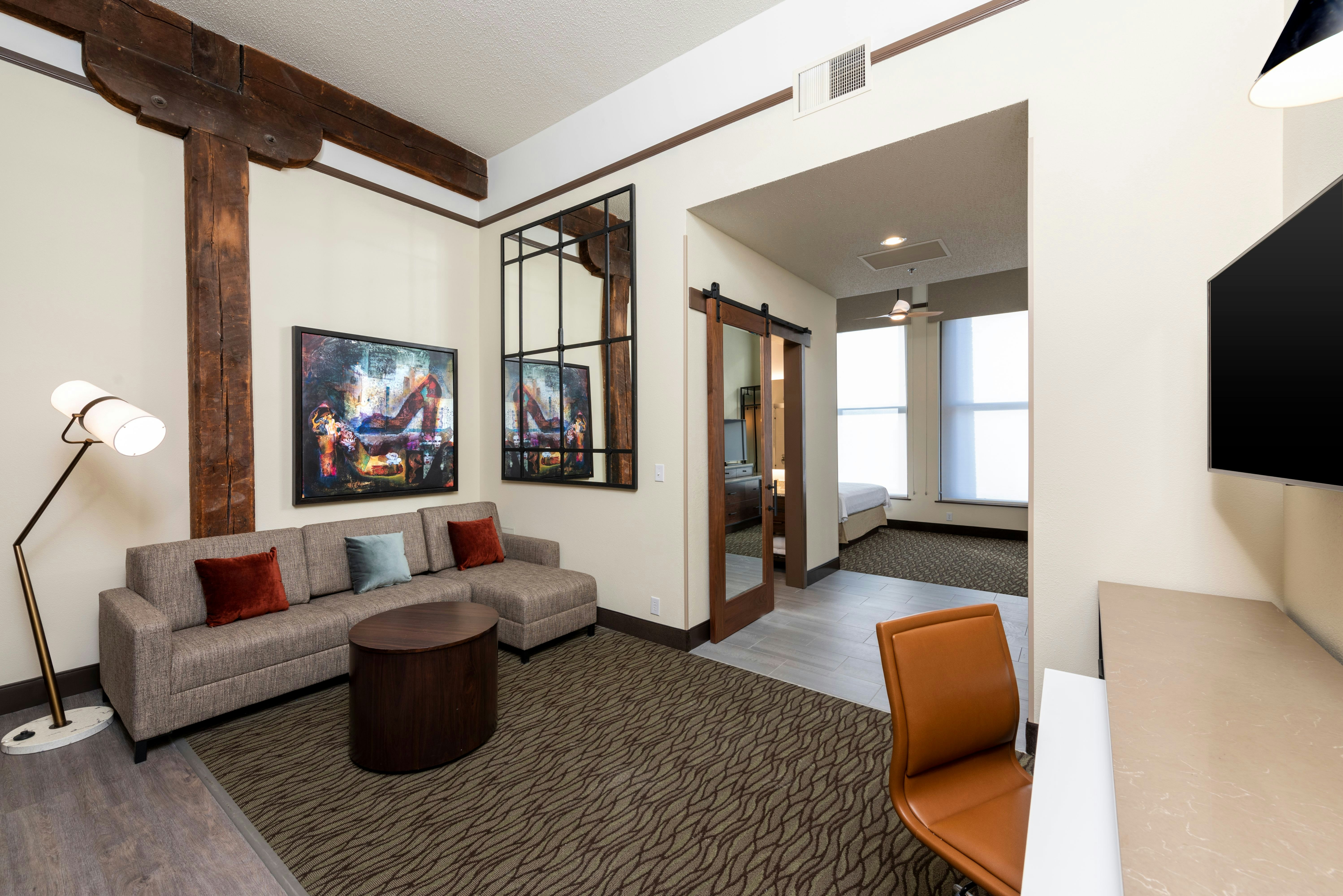 1 BEDROOM, SUITE, KING BED