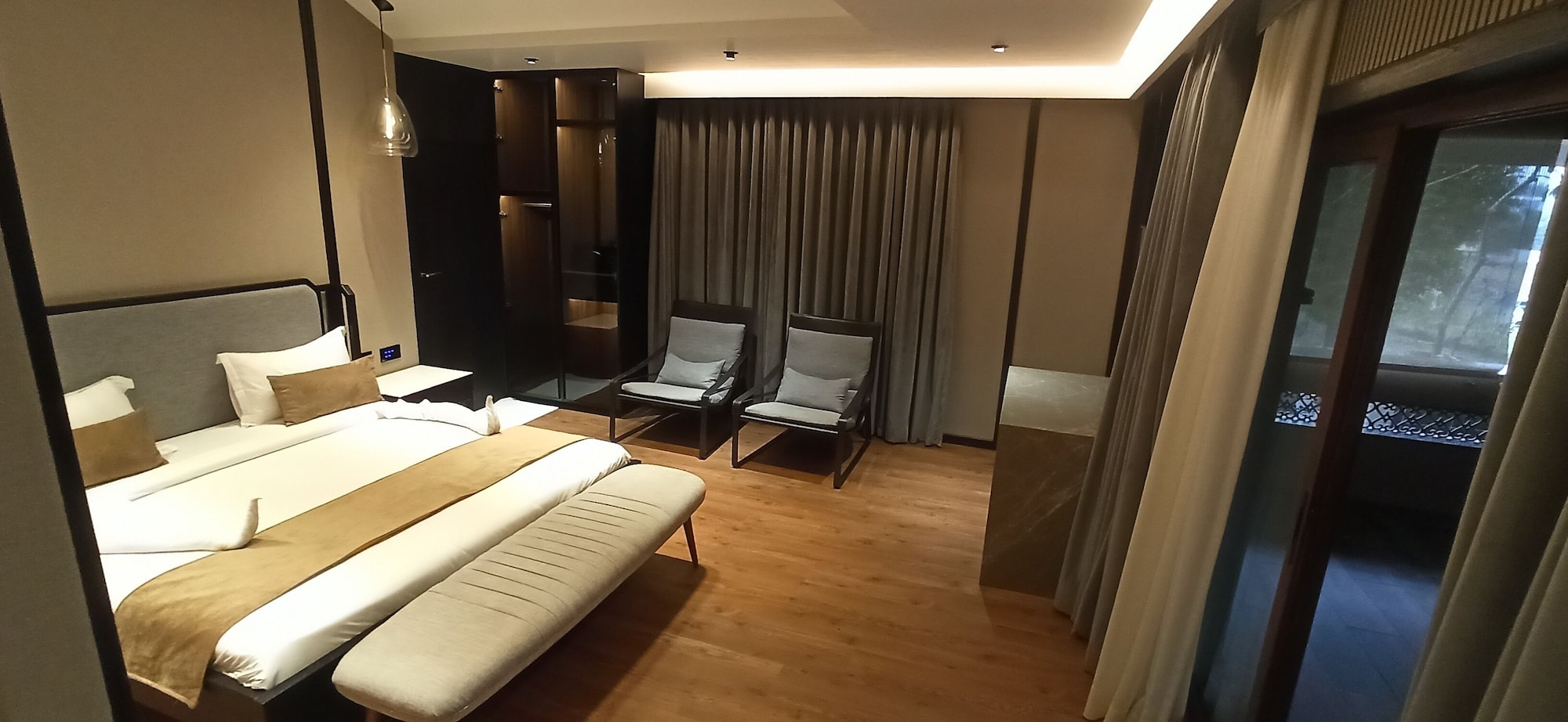 CLUB, SUITE
