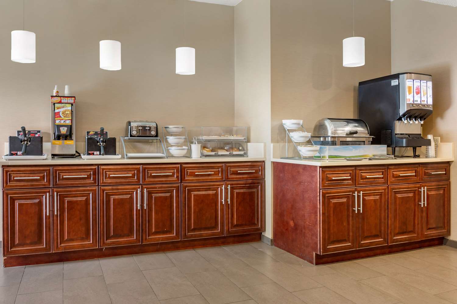Comfort Suites Dover University Area 3/36
