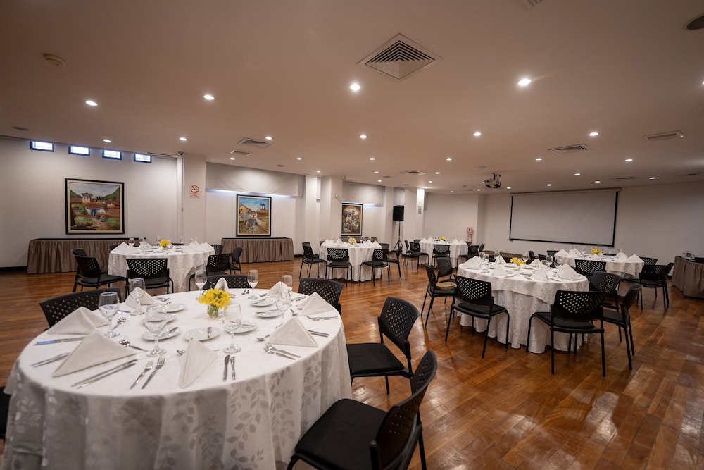 Jose Antonio Cusco Hotel 38/50