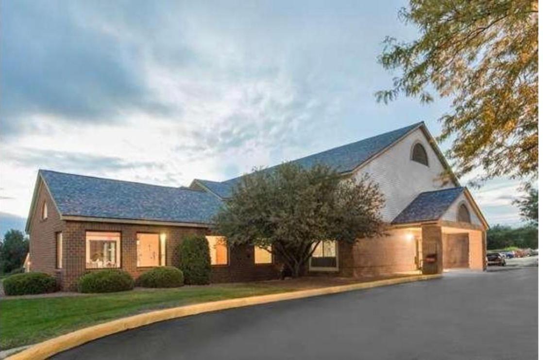 Dodgeville Inn & Suites 2/44