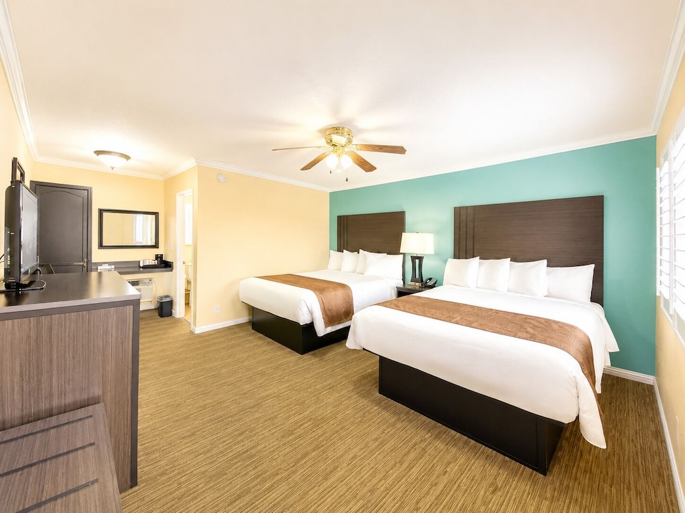 Rockview Inn And Suites 25/54