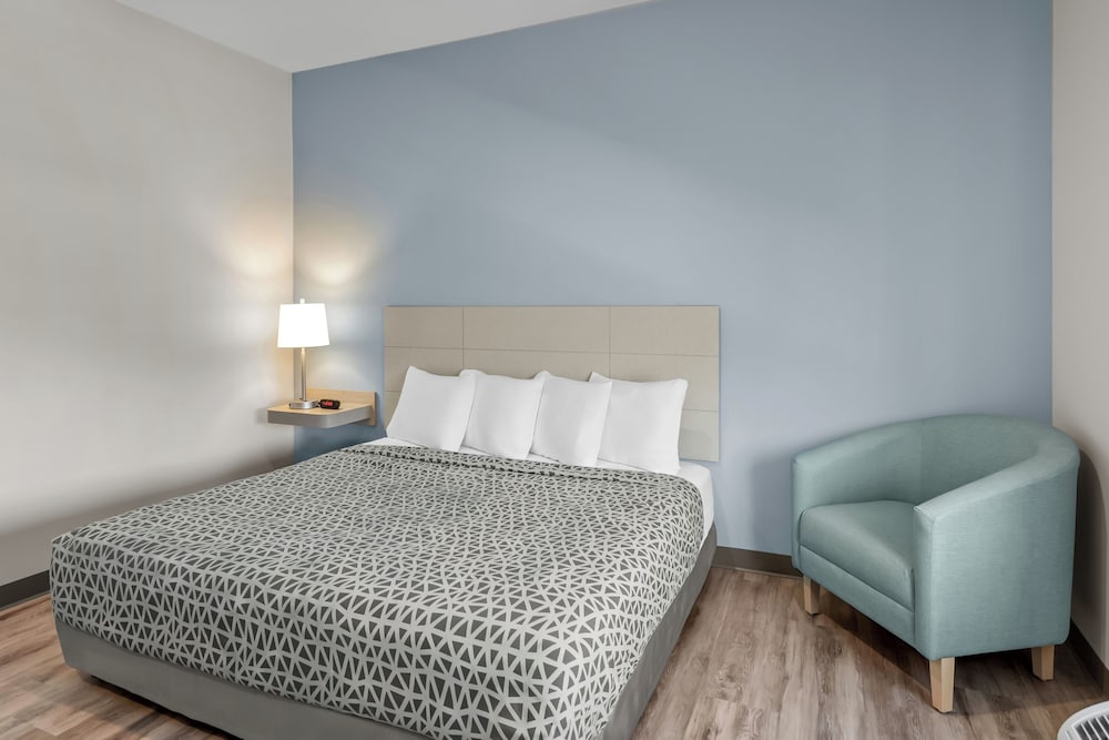 WoodSpring Suites Petersburg near Fort Lee 25/54