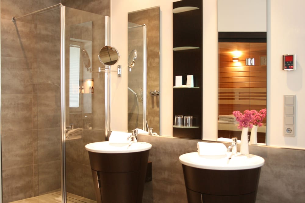 HOTEL GRAFRATHER HOF 49/49