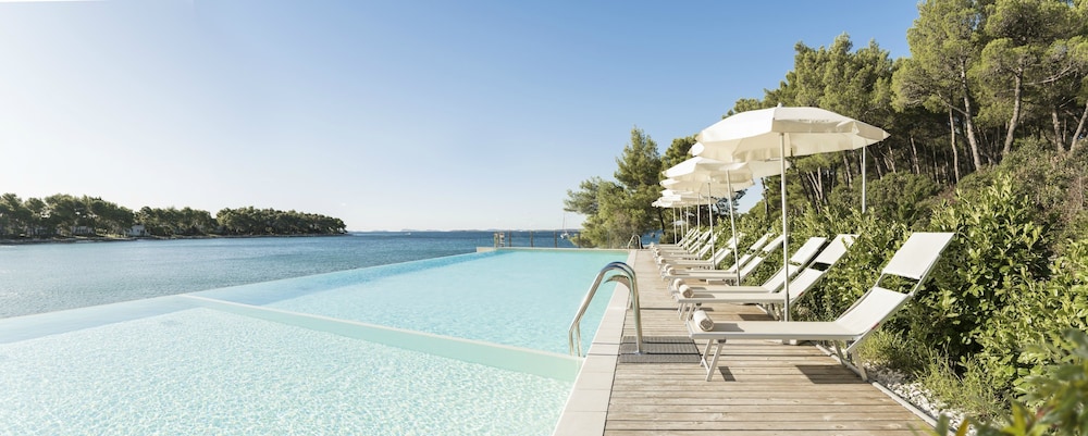 Crvena Luka Family Hotel 28/78