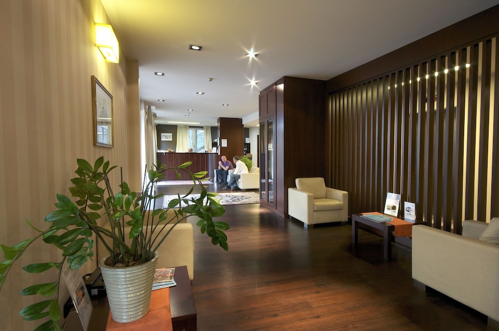 Hotel 2C 22/44