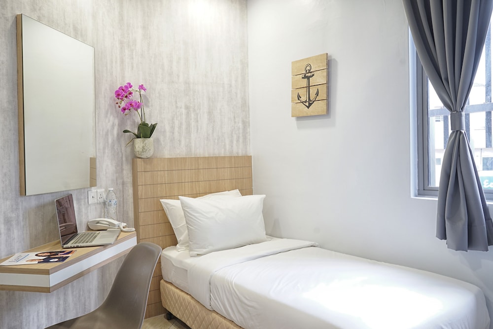 ROOM, SINGLE, CITY VIEW
