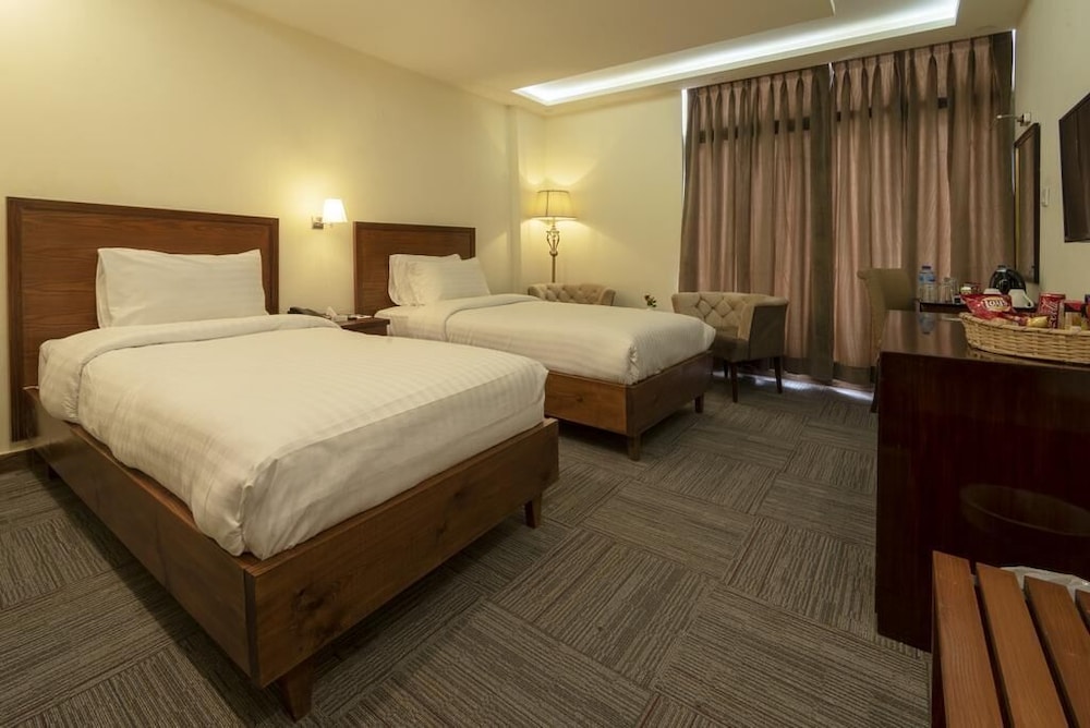 Deluxe, Twin Beds, with View