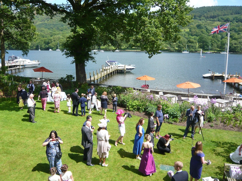 Classic Lodges Lakeside Hotel Spa 43/49