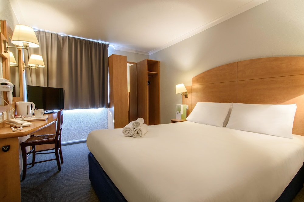 Travelodge Liverpool Central Queens Dock and Arena 6/27