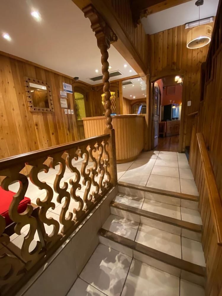 Hosteria Suiza 3/29