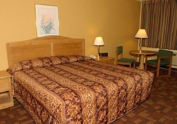 Econo Lodge Biltmore 16/27