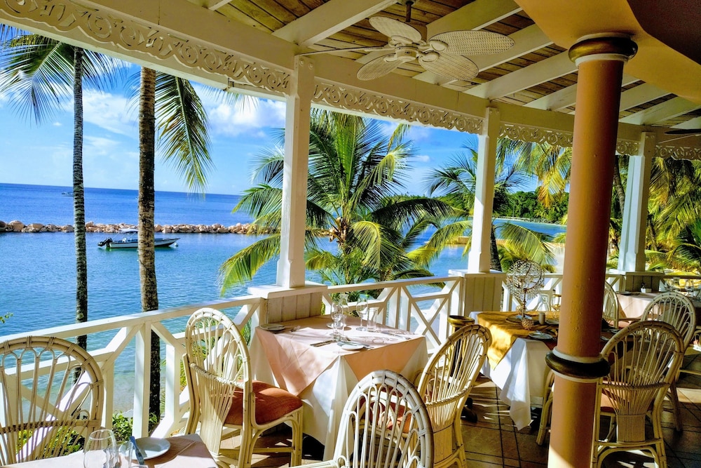 Coco Reef Resort & Spa 38/56