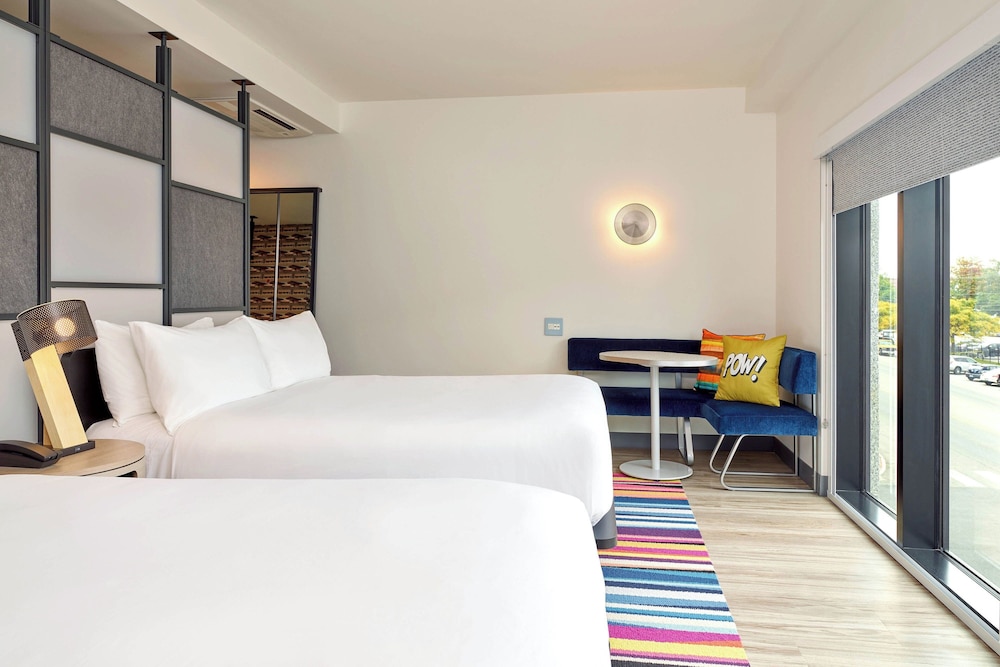 Room, Multiple Beds, City View