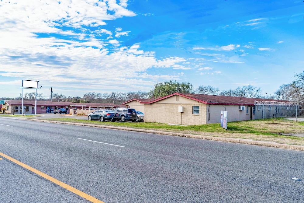 OYO Hotel Beeville US 181 47/64