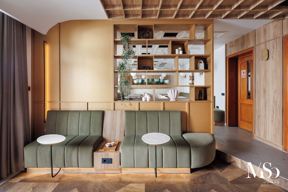 HOTEL BRASOV 48/49