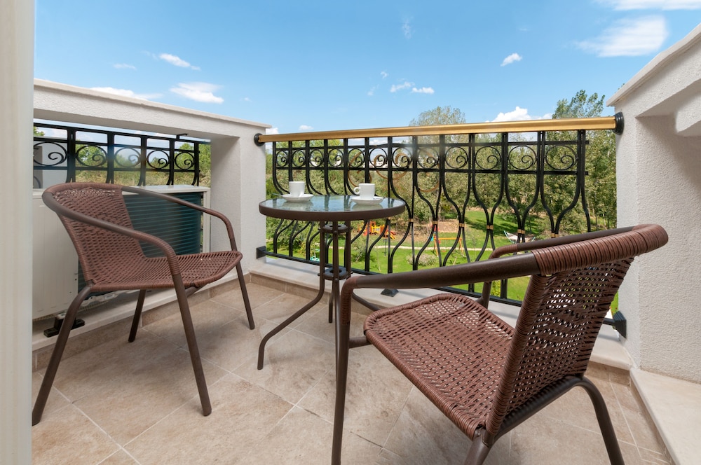 Harmony Suites 11, 12 Grand Resort 40/50