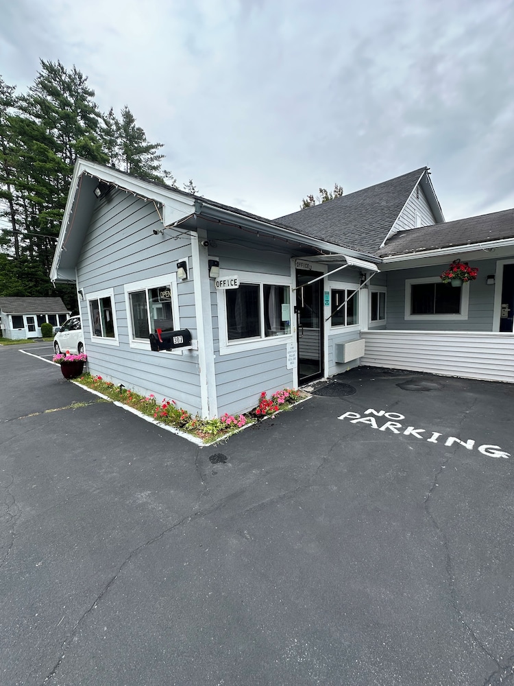 Pilgrim Inn & Cottages 50/58