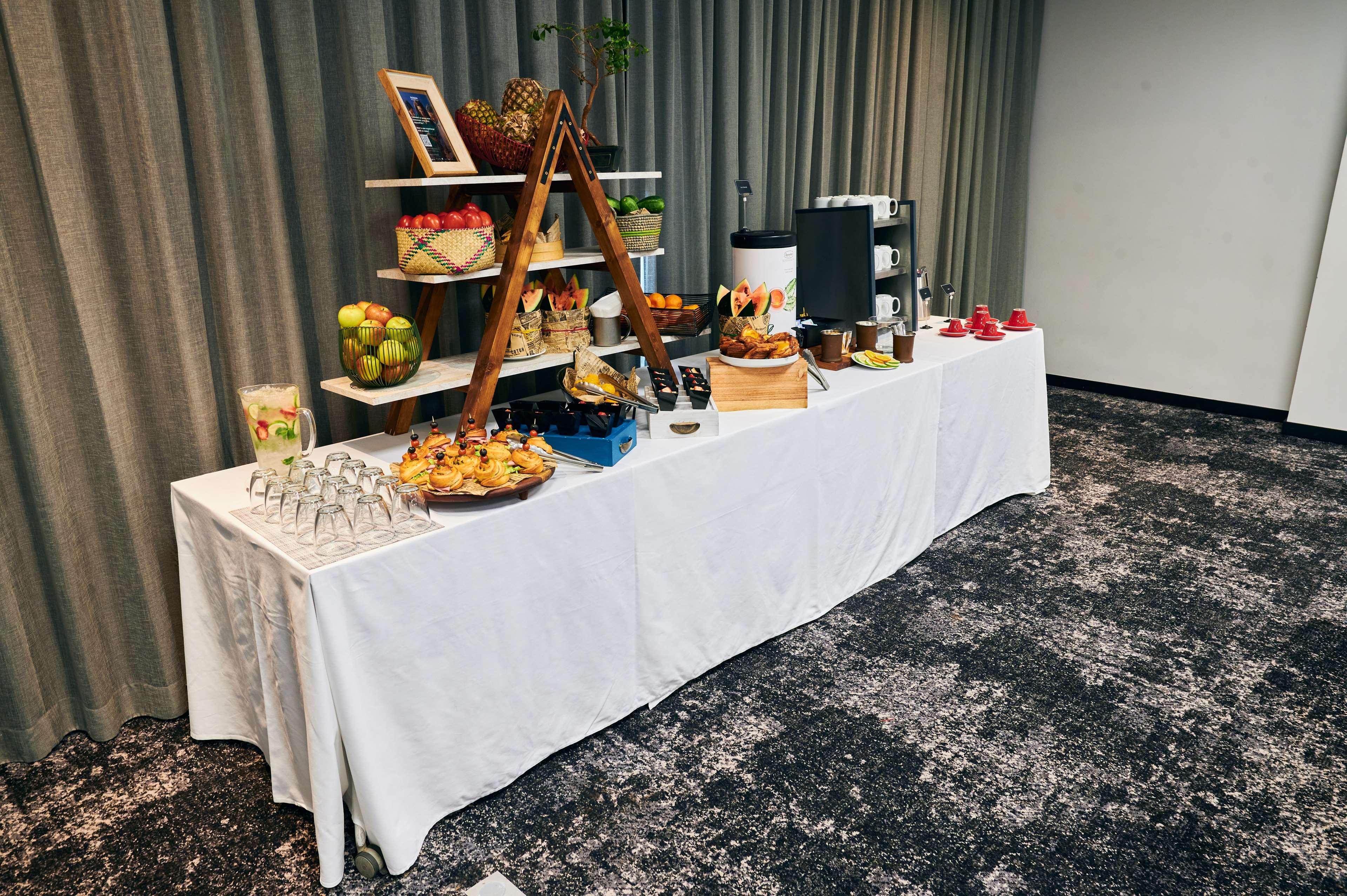 Radisson Hotel Tamboho Waterfront Antananarivo 10/50