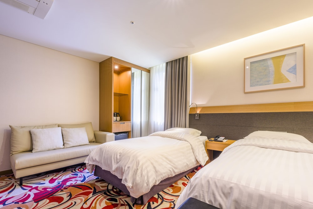 Shin Shin Hotel Jeju Airport (ex Hotel Kenny Story Premium Jeju Yeondong) 31/61