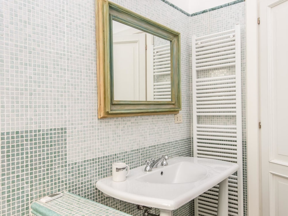 RSH Luxury Vatican Four Bedroom Apartment 30/36