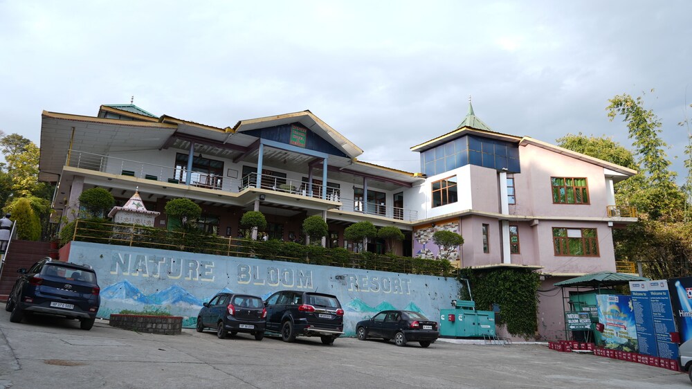 Nature Bloom Hotel And Resort 35/50