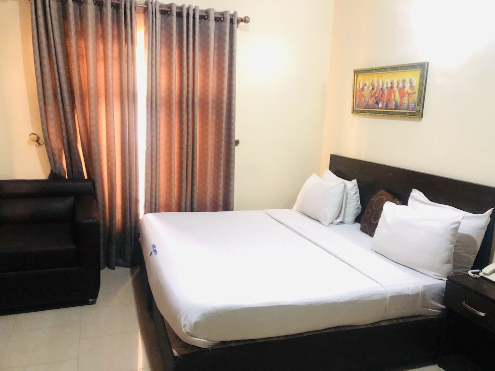 Mayors Diplomat Suites Opebi 18/48