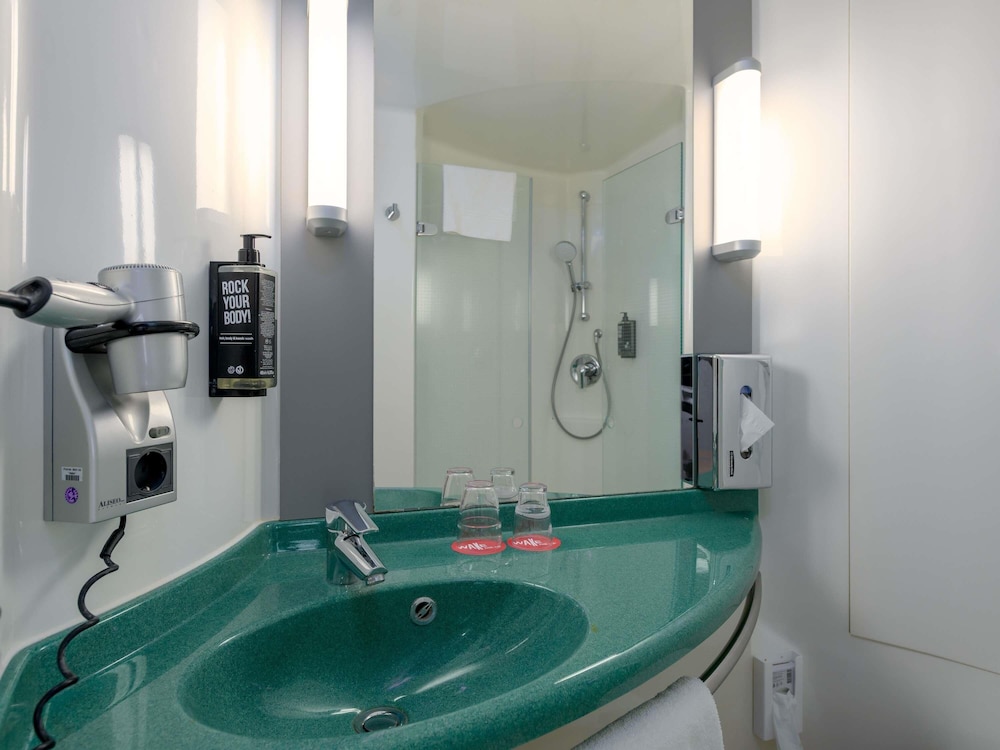 Ibis Cologne Airport Hotel 27/50