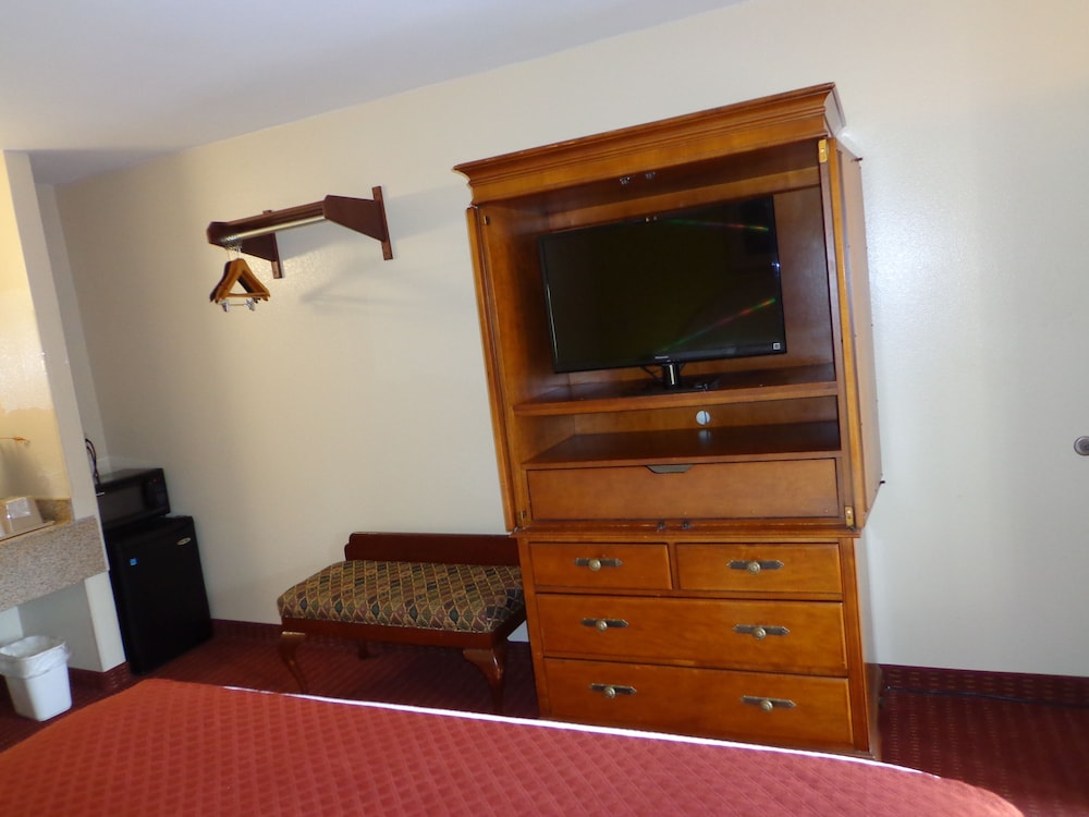 Economy Inn Express Warren 36/47