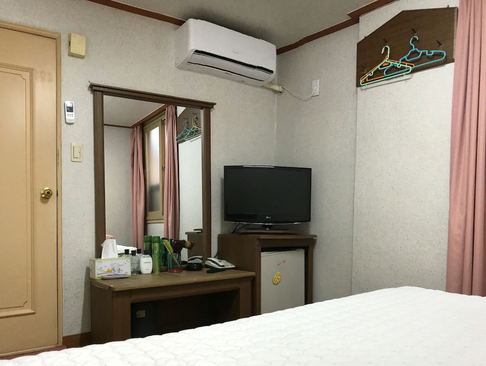 J Motel 17/24