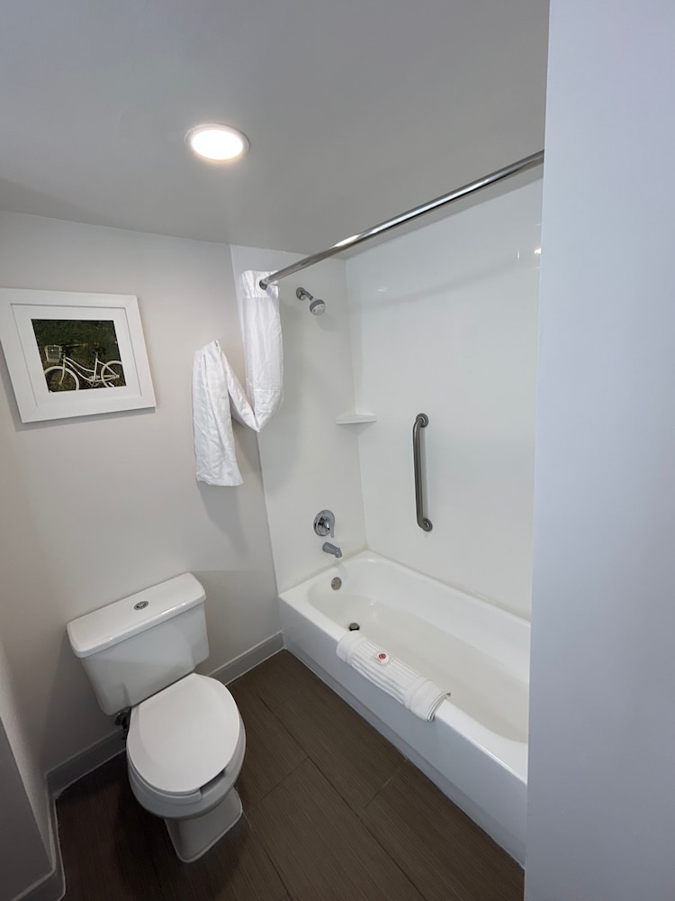 غرفة قياسية بسرير كينج، Comfort Inn Darien - North Brunswick 3/5