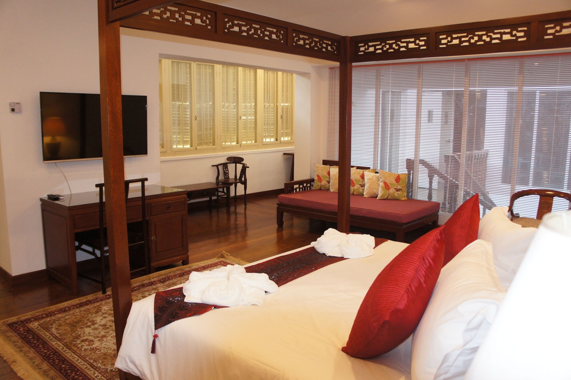 GRAND, DELUXE, SUITE