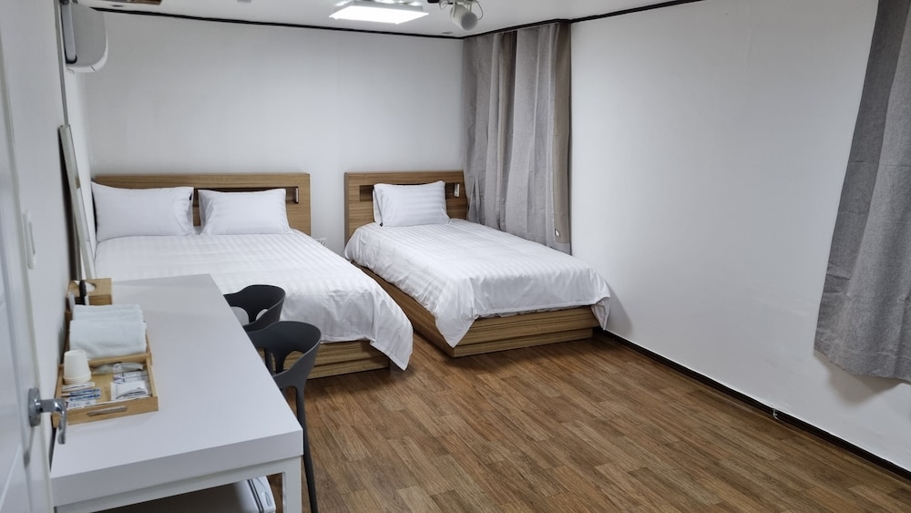 JEJU OAKRA HOTEL 12/70