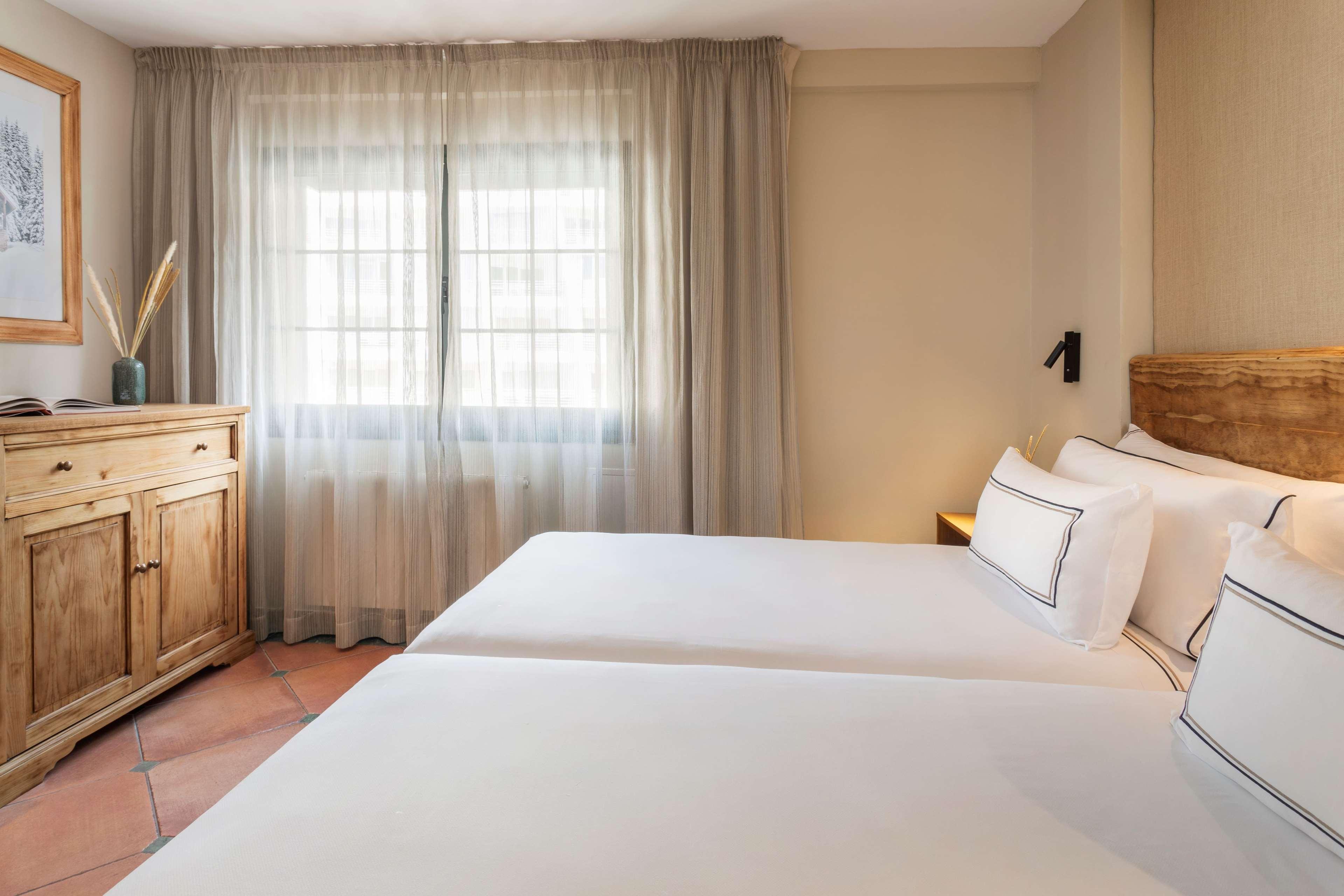 2 Bedrooms, the Level, Suite, Jetted Tub, Terrace
