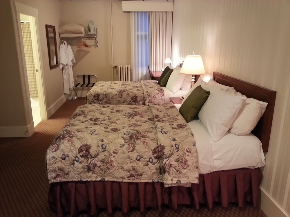Kingston Hotel 13/63