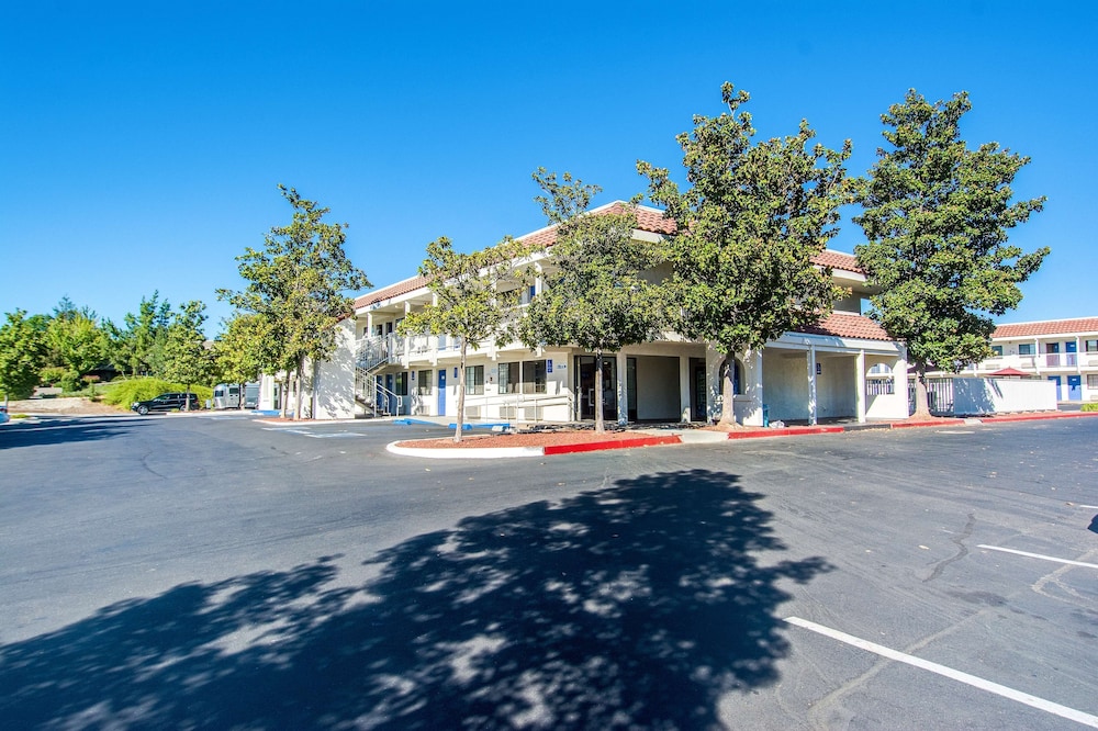 Motel6 Redding, CA - South 33/36