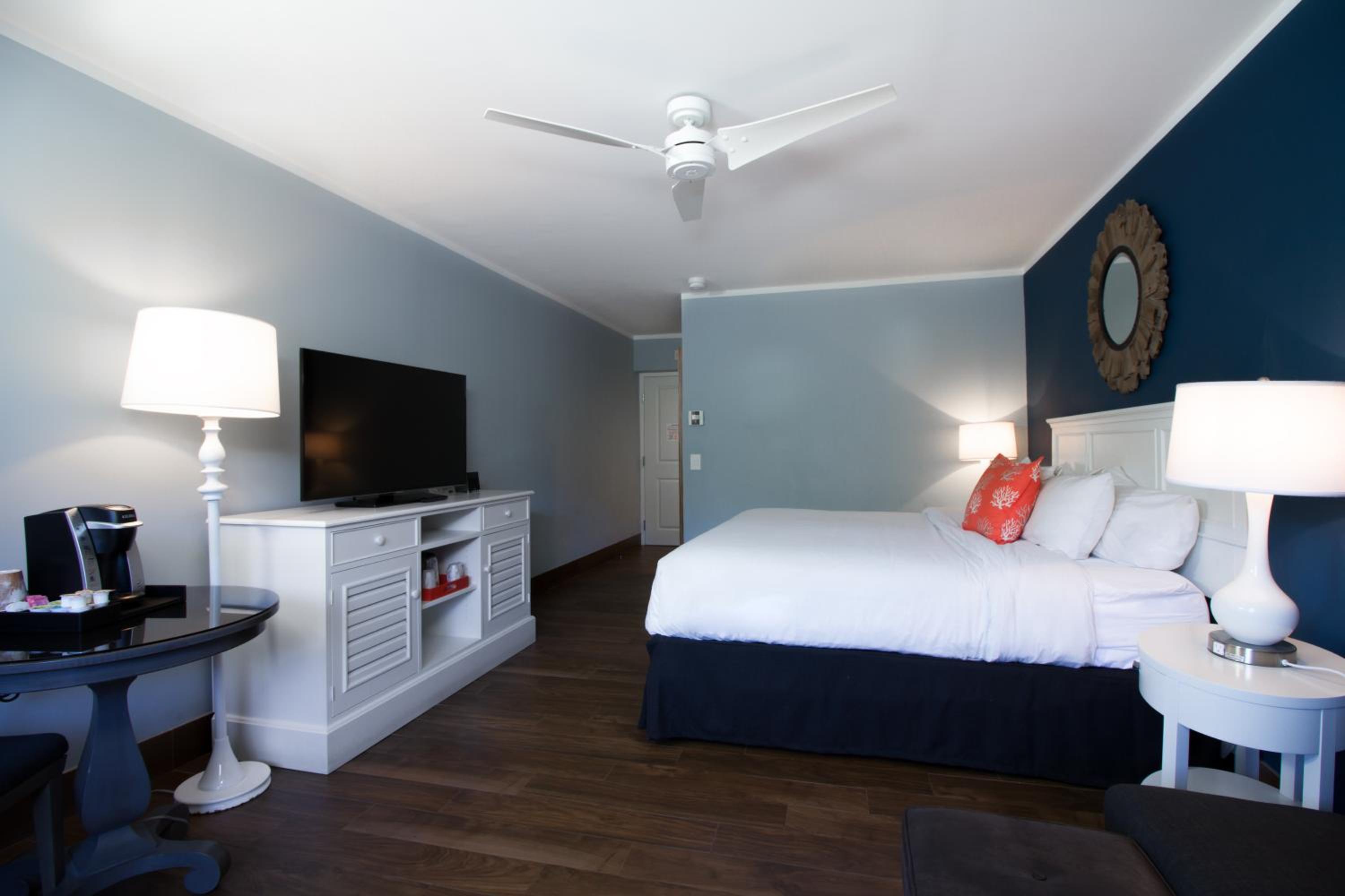 Room, King Bed, Resort View, Balcony