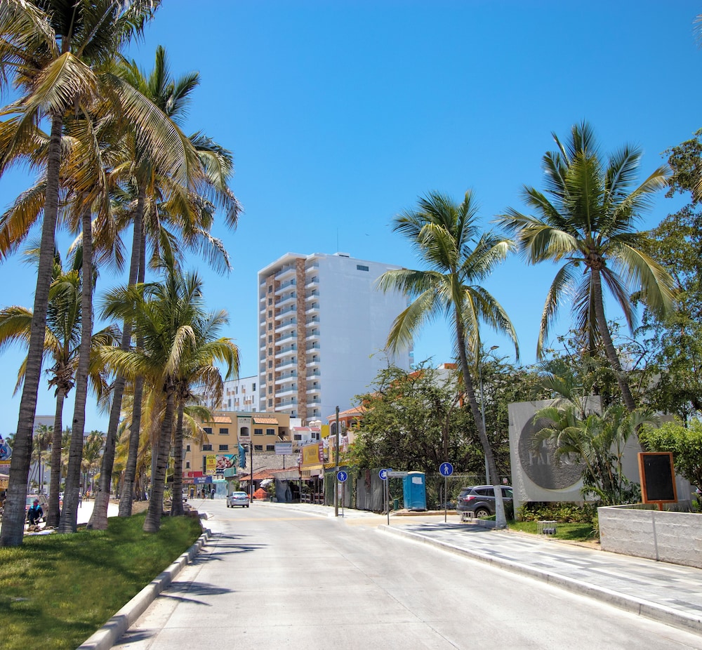 Pacific Palace Beach Tower Hotel 57/65