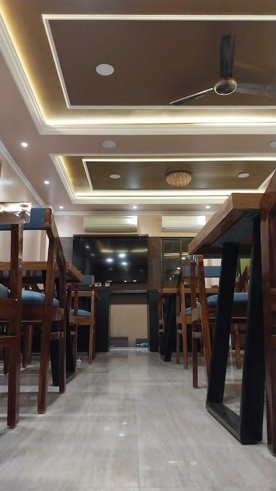 Hotel Prabhat 32/50