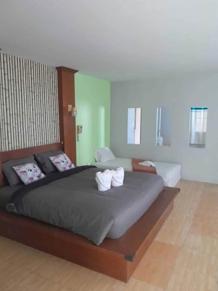 Suite, Twin Beds, Green Beach Pattaya 3/4
