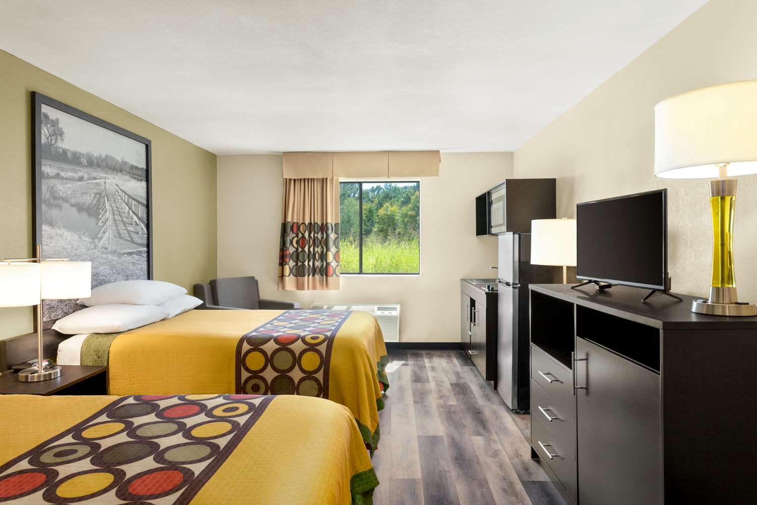 Super 8 by Wyndham Clinton 10/23