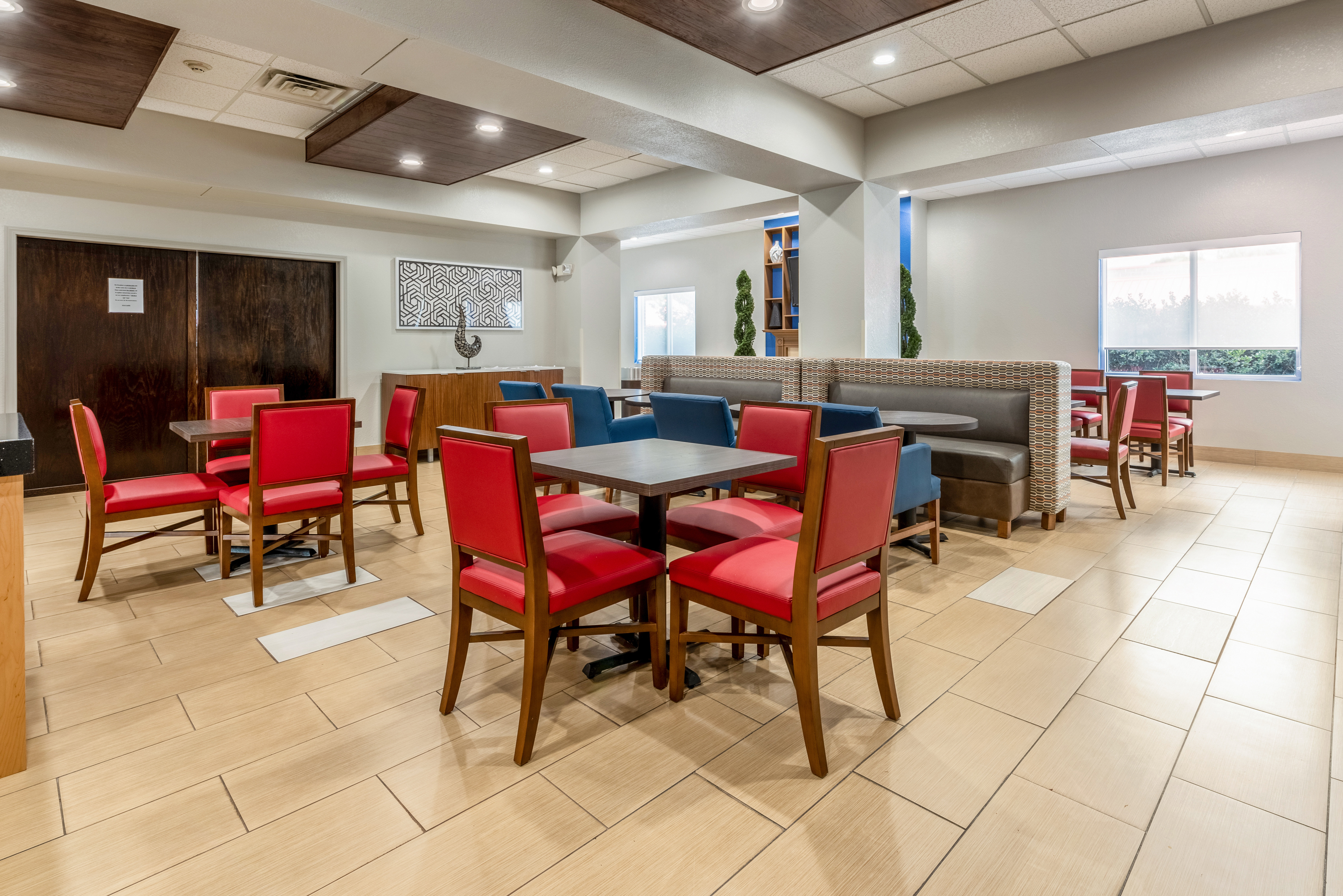 Holiday Inn Express Hotel And Suites Statesville 48/59