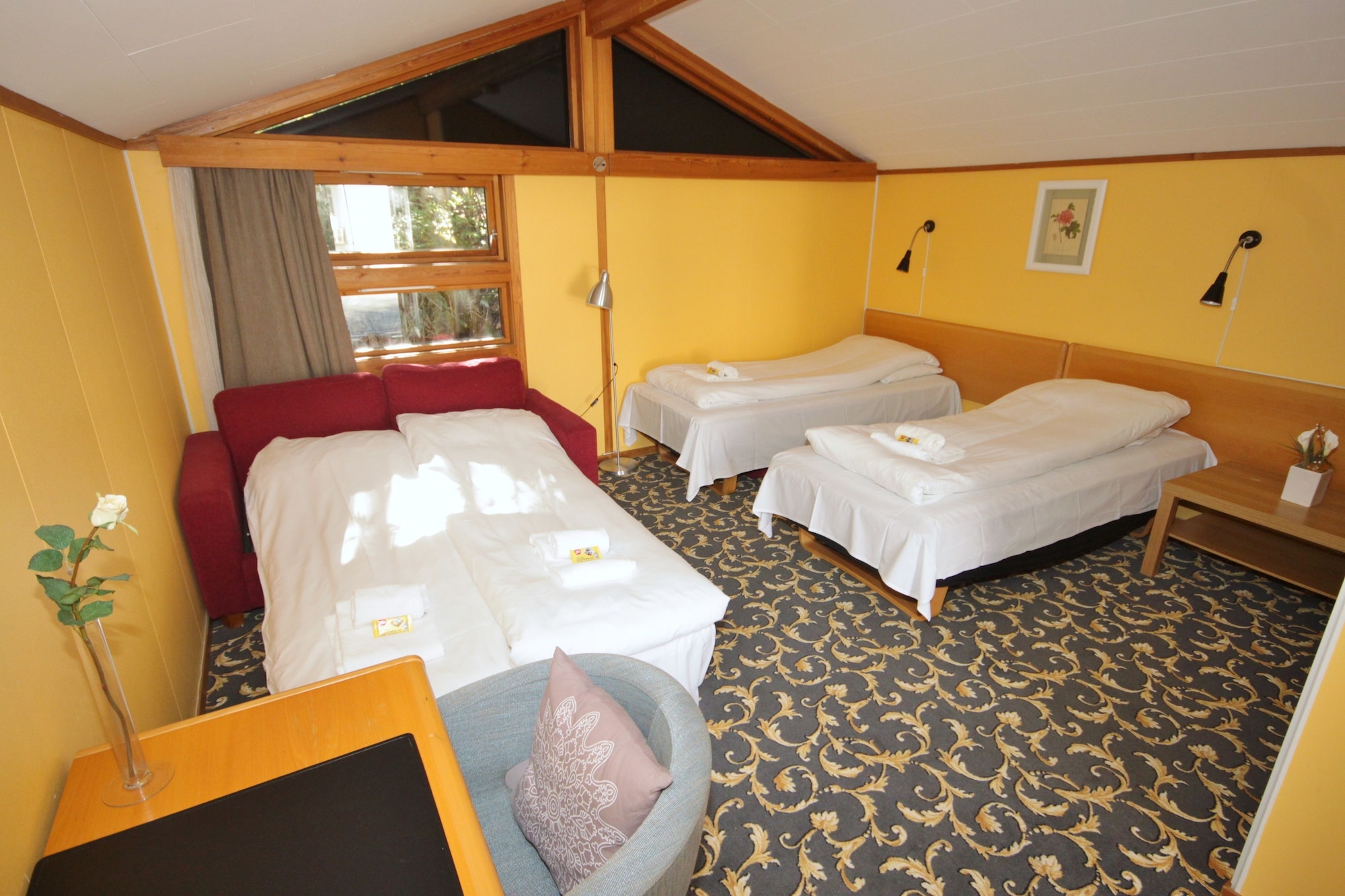 Basic, Cabin, Twin Beds, Sofa, Courtyard Area