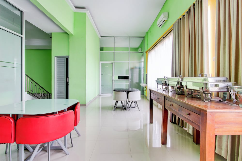 Hotel O Jalan Slamet Riyadi Near Bandara Adi Soemarmo Formerly Amanah Sejahtera 32/32