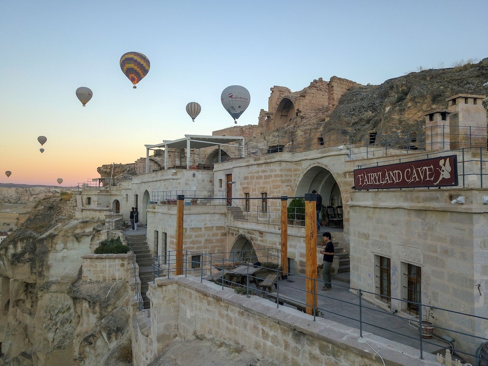 FAIRYLAND CAVE HOTEL 40/50