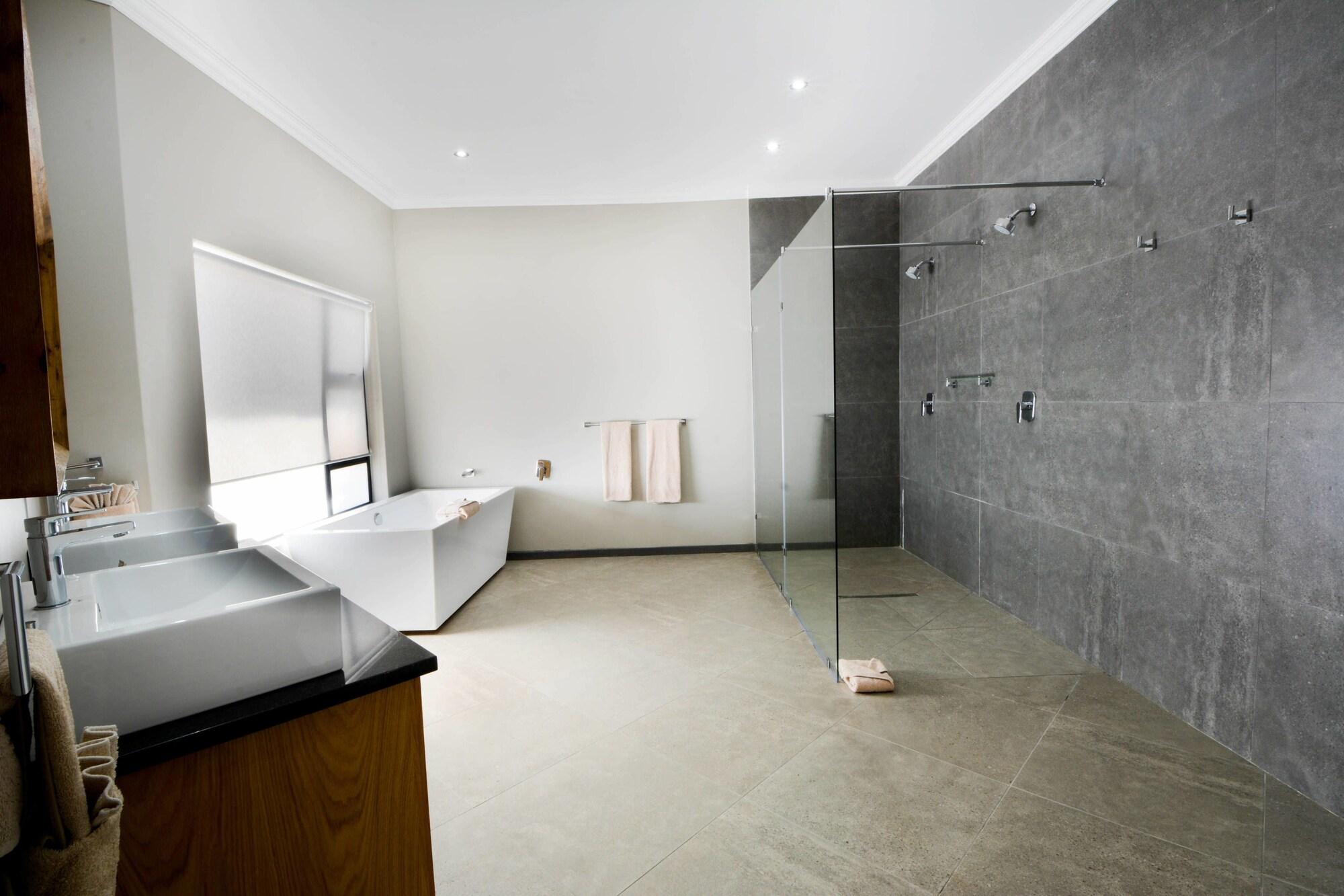 PROTEA ZEBULA LODGE 50/50