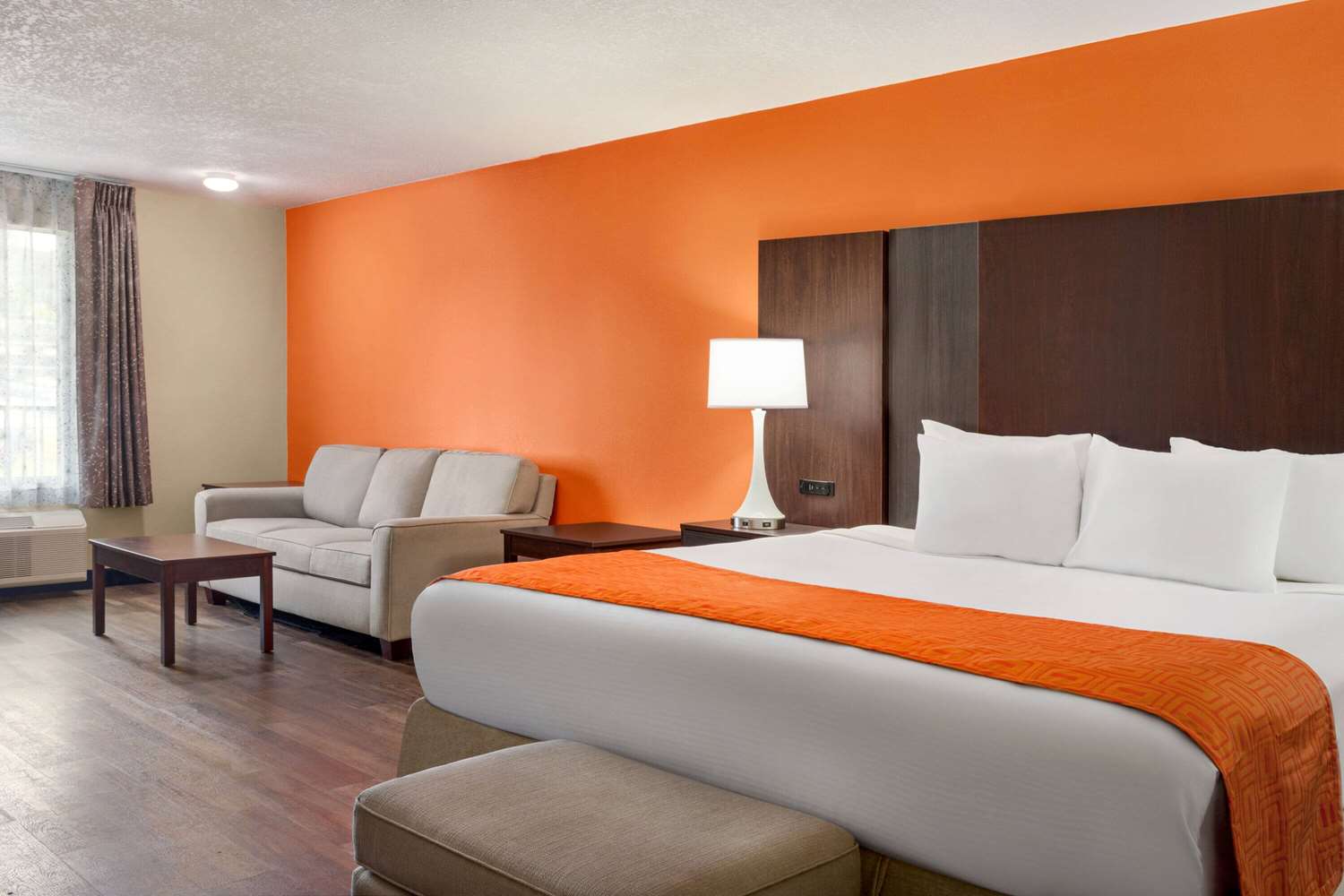 Howard Johnson By Wyndham Pigeon Forge 13/68