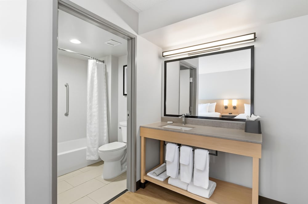 Hyatt Place College Station 70/74