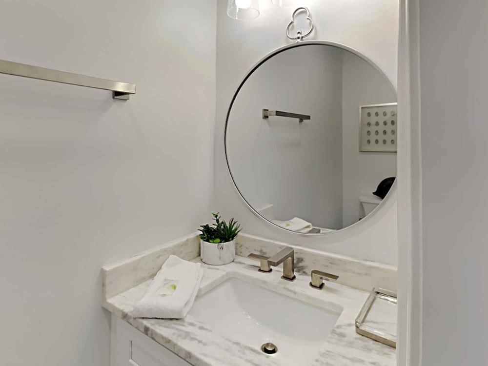 30 A Suites 77/79